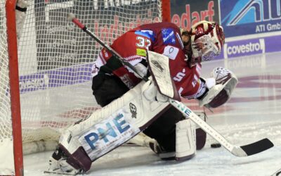 Pinguins gewinnen Krimi gegen Straubing