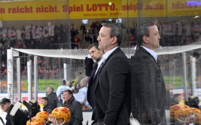 Pinguins feiern Sieg beim Tabellenzweiten Straubing