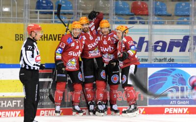 Pinguins feiern Sieg im Jubiläumsspiel