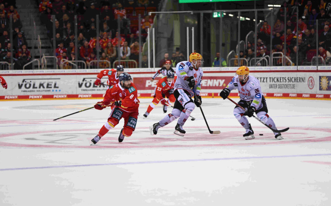 Pinguins reisen zur DEG