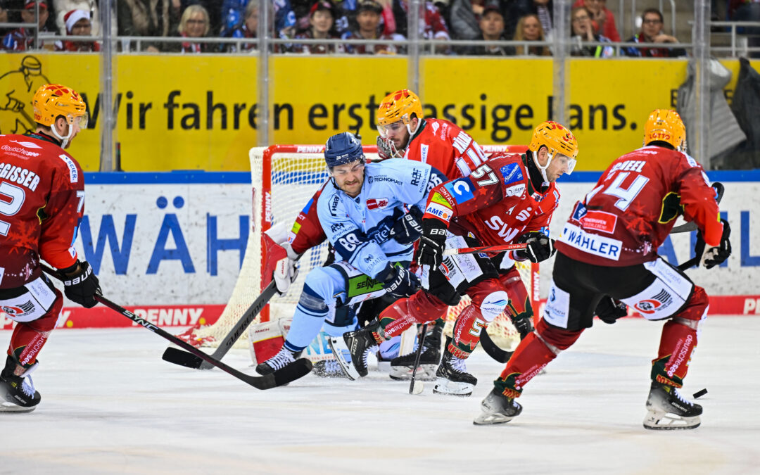 2:0 Heimsieg gegen Straubing festigt Spitzenplatz für die Pinguins