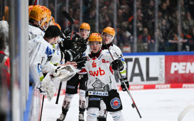 3:2 Auswärtserfolg bei den Löwen Frankfurt – Pinguins jetzt wieder punktgleich mit Berlin