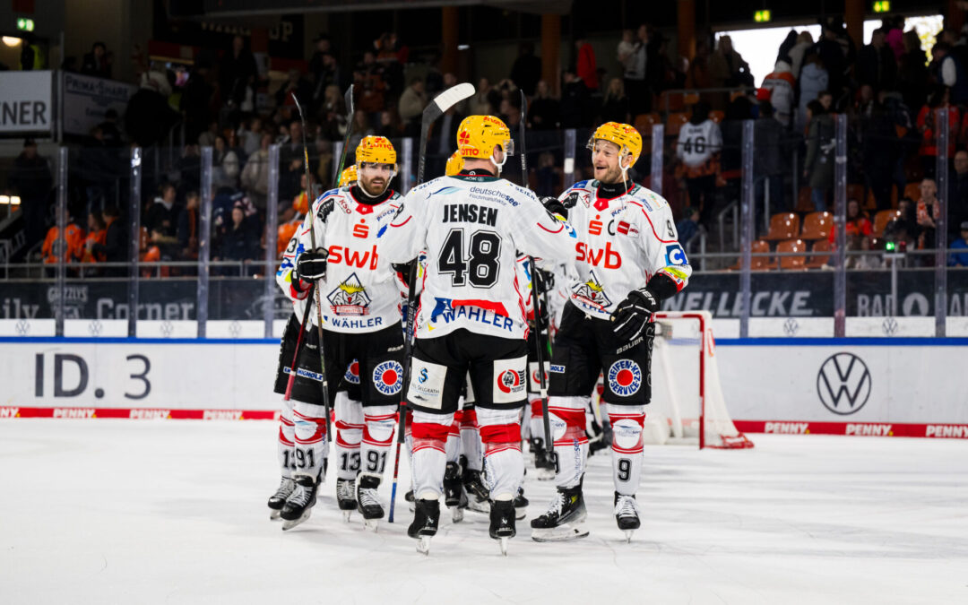 Hattrick von Jan Urbas – Pinguins gewinnen mit 4:2 in Wolfsburg